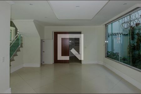 Casa de condomínio à venda com 600m², 6 quartos e 3 vagasSala 2