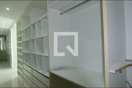 Casa de condomínio à venda com 600m², 6 quartos e 3 vagasCloset da suíte 4