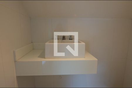 Casa de condomínio à venda com 600m², 6 quartos e 3 vagasBanheiro 2