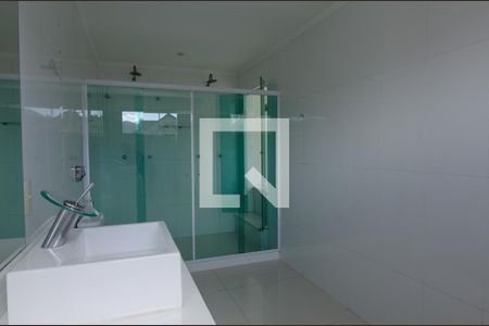 Casa de condomínio à venda com 600m², 6 quartos e 3 vagasBanheiro da suíte 4