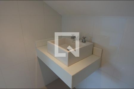 Casa de condomínio à venda com 600m², 6 quartos e 3 vagasBanheiro 2