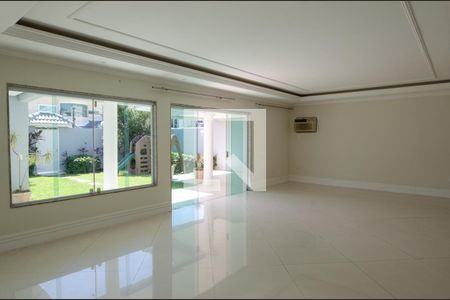 Sala de casa de condomínio à venda com 6 quartos, 600m² em Recreio dos Bandeirantes, Rio de Janeiro