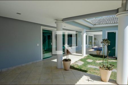 Casa de condomínio à venda com 600m², 6 quartos e 3 vagasVaranda