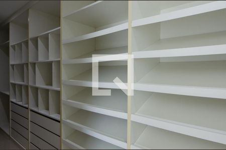 Casa de condomínio à venda com 600m², 6 quartos e 3 vagasCloset da suíte 4