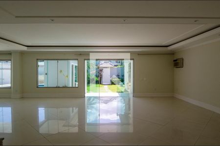 Sala de casa de condomínio à venda com 6 quartos, 600m² em Recreio dos Bandeirantes, Rio de Janeiro