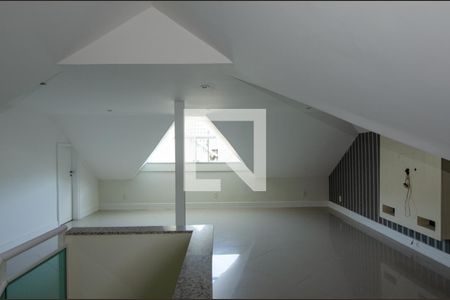 Casa de condomínio à venda com 600m², 6 quartos e 3 vagasSala de Tv