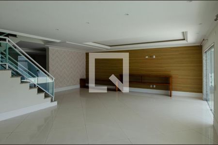 Sala de casa de condomínio à venda com 6 quartos, 600m² em Recreio dos Bandeirantes, Rio de Janeiro