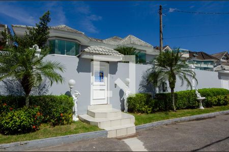 Casa de condomínio à venda com 600m², 6 quartos e 3 vagasFachada