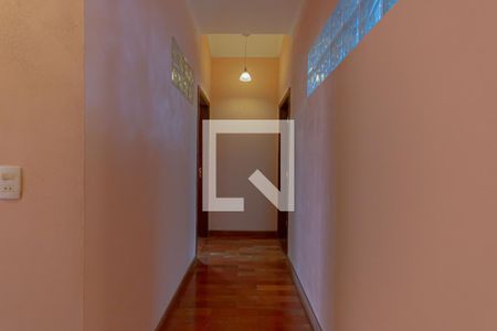 Corredor de casa à venda com 4 quartos, 360m² em Bairro das Palmeiras, Campinas