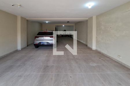 Casa à venda com 330m², 3 quartos e 8 vagas Casa à venda com 330m², 3 quartos e 8 vagasGaragem