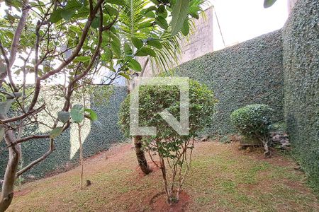 Casa à venda com 330m², 3 quartos e 8 vagas Casa à venda com 330m², 3 quartos e 8 vagasJardim