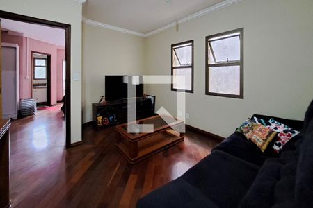 Casa à venda com 330m², 3 quartos e 8 vagas Casa à venda com 330m², 3 quartos e 8 vagasSala de TV