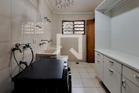 Casa à venda com 330m², 3 quartos e 8 vagas Casa à venda com 330m², 3 quartos e 8 vagasÁrea de Serviço