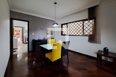 Casa à venda com 330m², 3 quartos e 8 vagas Casa à venda com 330m², 3 quartos e 8 vagasSala de jantar