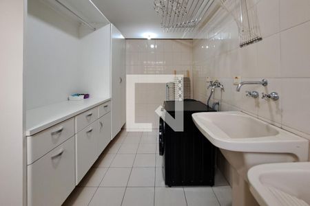 Casa à venda com 330m², 3 quartos e 8 vagas Casa à venda com 330m², 3 quartos e 8 vagasÁrea de Serviço