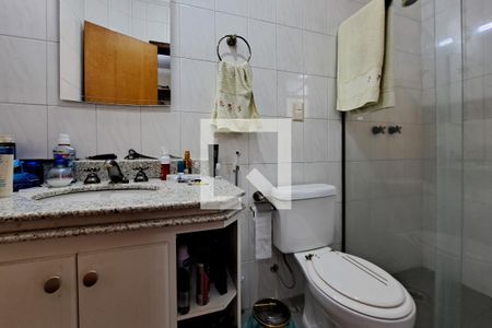 Casa à venda com 330m², 3 quartos e 8 vagas Casa à venda com 330m², 3 quartos e 8 vagasBanheiro da Suíte 2