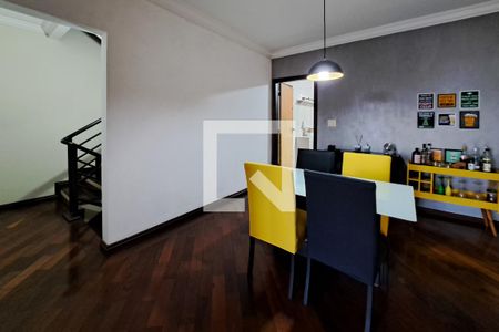 Casa à venda com 330m², 3 quartos e 8 vagas Casa à venda com 330m², 3 quartos e 8 vagasSala de jantar