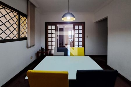 Casa à venda com 330m², 3 quartos e 8 vagas Casa à venda com 330m², 3 quartos e 8 vagasSala de jantar