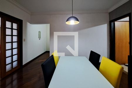 Casa à venda com 330m², 3 quartos e 8 vagas Casa à venda com 330m², 3 quartos e 8 vagasSala de jantar