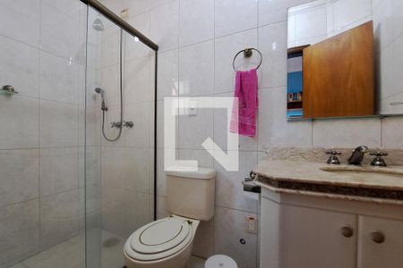 Casa à venda com 330m², 3 quartos e 8 vagas Casa à venda com 330m², 3 quartos e 8 vagasBanheiro da Suíte 1