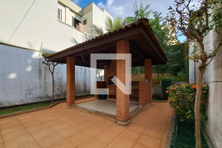 Casa à venda com 330m², 3 quartos e 8 vagas Casa à venda com 330m², 3 quartos e 8 vagasQuintal/Churrasqueira