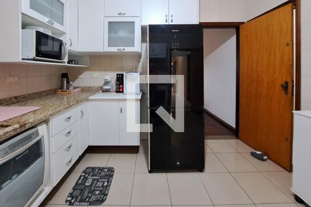 Casa à venda com 330m², 3 quartos e 8 vagas Casa à venda com 330m², 3 quartos e 8 vagasCozinha