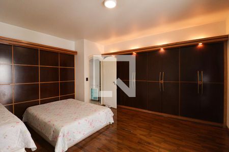 Apartamento à venda com 330m², 4 quartos e 3 vagasSuíte 1
