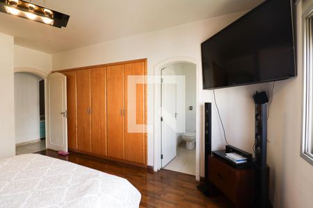 Apartamento à venda com 330m², 4 quartos e 3 vagasSuíte 2