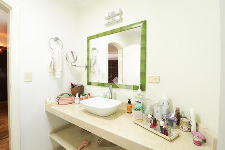 Apartamento à venda com 330m², 4 quartos e 3 vagasBanheiro da Suíte 1