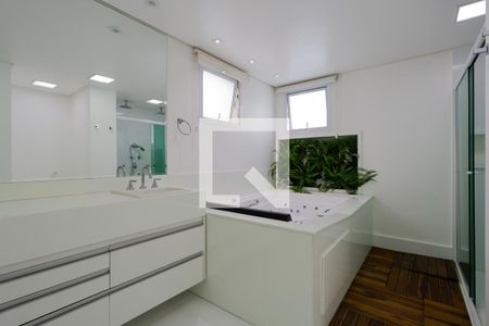 Apartamento para alugar com 182m², 2 quartos e 4 vagasBanheiro da suíte 1
