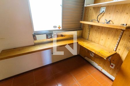 Apartamento à venda com 70m², 3 quartos e 2 vagasMesa de Escritório do Quarto 3