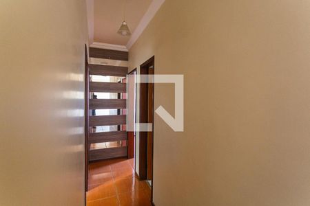 Corredor de apartamento à venda com 3 quartos, 70m² em Ana Lúcia, Belo Horizonte