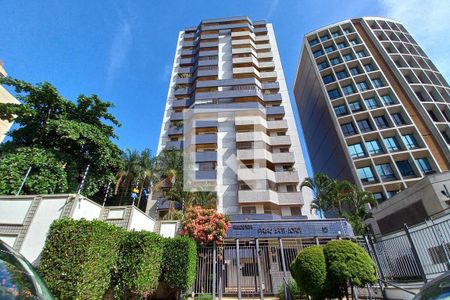 Apartamento à venda com 165m², 4 quartos e 2 vagasFachada e portaria