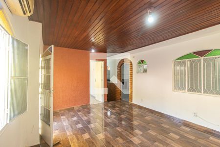 Casa para alugar com 120m², 2 quartos e 2 vagasSala