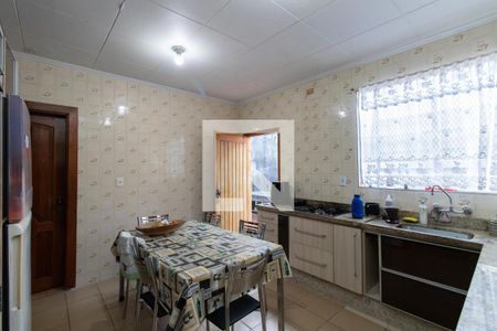 Casa à venda com 180m², 3 quartos e 2 vagasQuarto