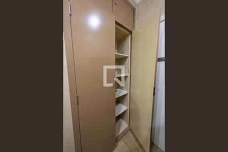 Apartamento para alugar com 95m², 2 quartos e sem vaga Apartamento para alugar com 95m², 2 quartos e sem vagaCozinha - Armários