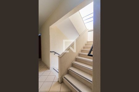 Apartamento à venda com 35m², 1 quarto e sem vagaEscada