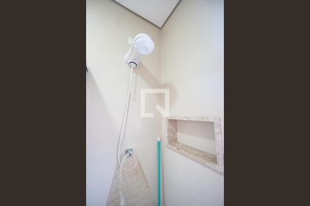 Casa à venda com 152m², 3 quartos e 2 vagasChuveiro