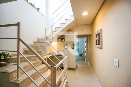 Hall da escada de casa à venda com 3 quartos, 152m² em Cidade Mãe do Céu, São Paulo