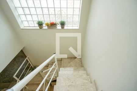 Casa à venda com 152m², 3 quartos e 2 vagasEscada