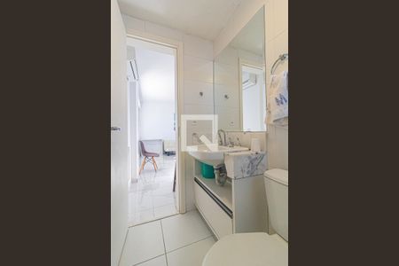 Banheiro de kitnet/studio para alugar com 1 quarto, 30m² em Mercês, Curitiba