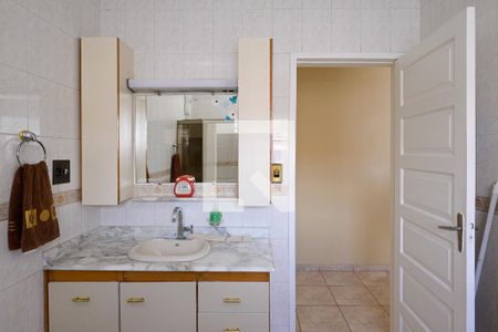 Casa à venda com 190m², 4 quartos e 2 vagas Casa à venda com 190m², 4 quartos e 2 vagasBanheiro 1