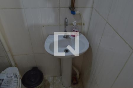 Banheiro de kitnet/studio para alugar com 1 quarto, 25m² em Curicica, Rio de Janeiro