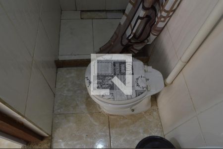 Banheiro de kitnet/studio para alugar com 1 quarto, 25m² em Curicica, Rio de Janeiro