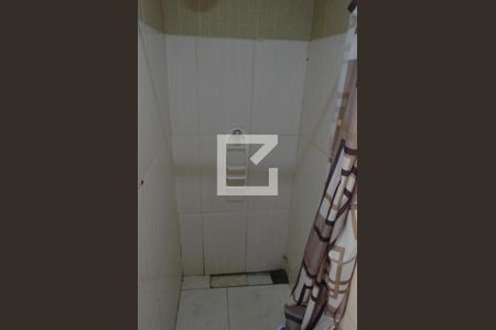 Banheiro de kitnet/studio para alugar com 1 quarto, 25m² em Curicica, Rio de Janeiro