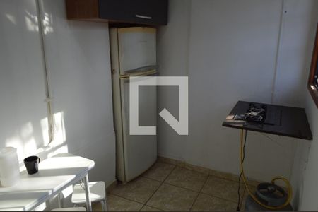 Cozinha de kitnet/studio para alugar com 1 quarto, 25m² em Curicica, Rio de Janeiro