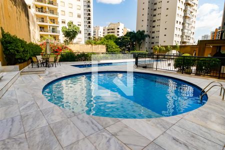 Apartamento à venda com 137m², 3 quartos e 4 vagas Apartamento à venda com 137m², 3 quartos e 4 vagasÁrea comum - Piscina