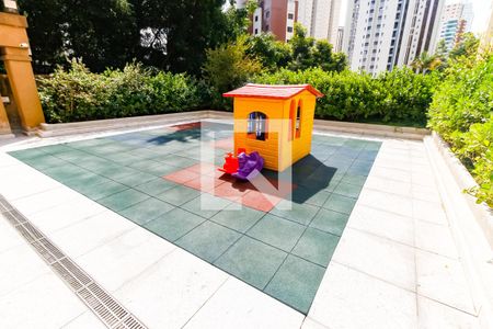 Apartamento à venda com 137m², 3 quartos e 4 vagas Apartamento à venda com 137m², 3 quartos e 4 vagasÁrea comum - Playground