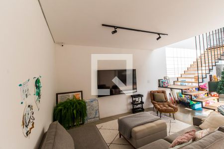 Sala de TV de casa de condomínio à venda com 3 quartos, 235m² em Alphaville, Santana de Parnaíba