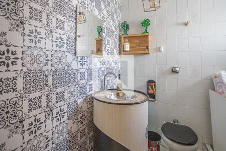 Casa à venda com 249m², 4 quartos e 4 vagas Casa à venda com 249m², 4 quartos e 4 vagasBanheiro